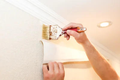 Pose de papier peint à Locmalo — revêtements muraux et toiles de verre